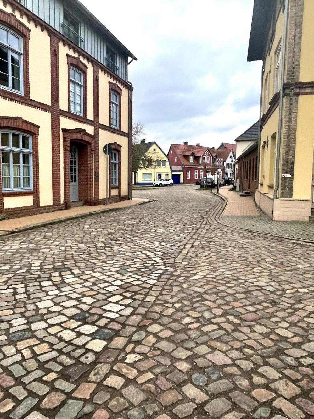 Alleenhuus Warin Exterior foto